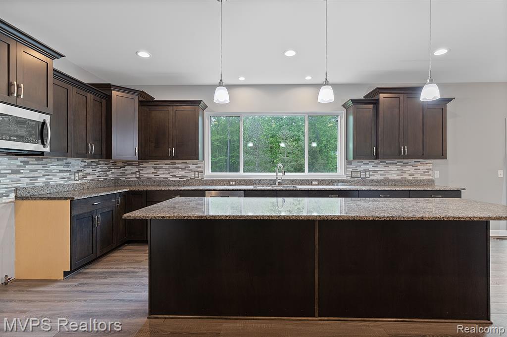 5325 SHOREWOOD Drive, Fort Gratiot, MI 48059 — Photo 21