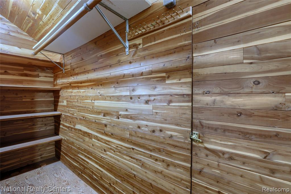 13369 Winchester Avenue, Huntington Woods, MI — Photo 21