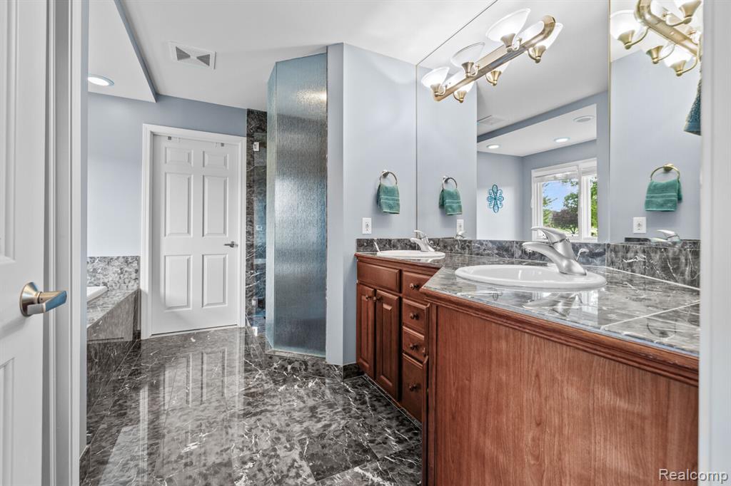 1131 Thorn Ridge Drive, Howell, MI 48843 — Photo 16