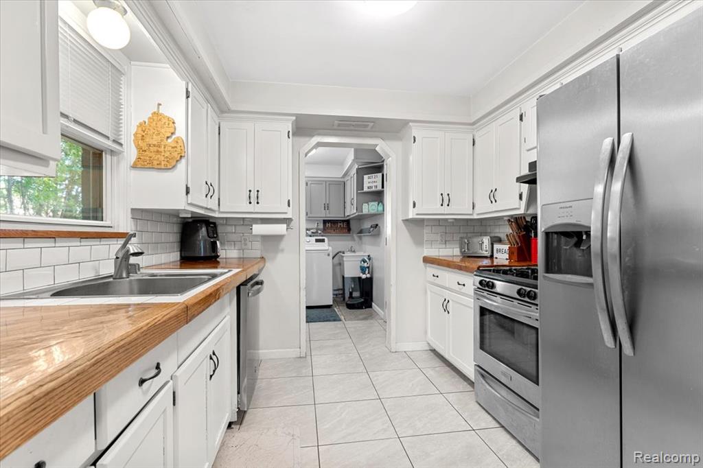 9036 Reeck Road, Allen Park, MI 48101 — Photo 11