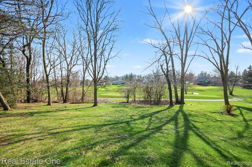 withOutArea0_1135-hickory-hill-drive-rochester-hills-mi-us_1.jpg