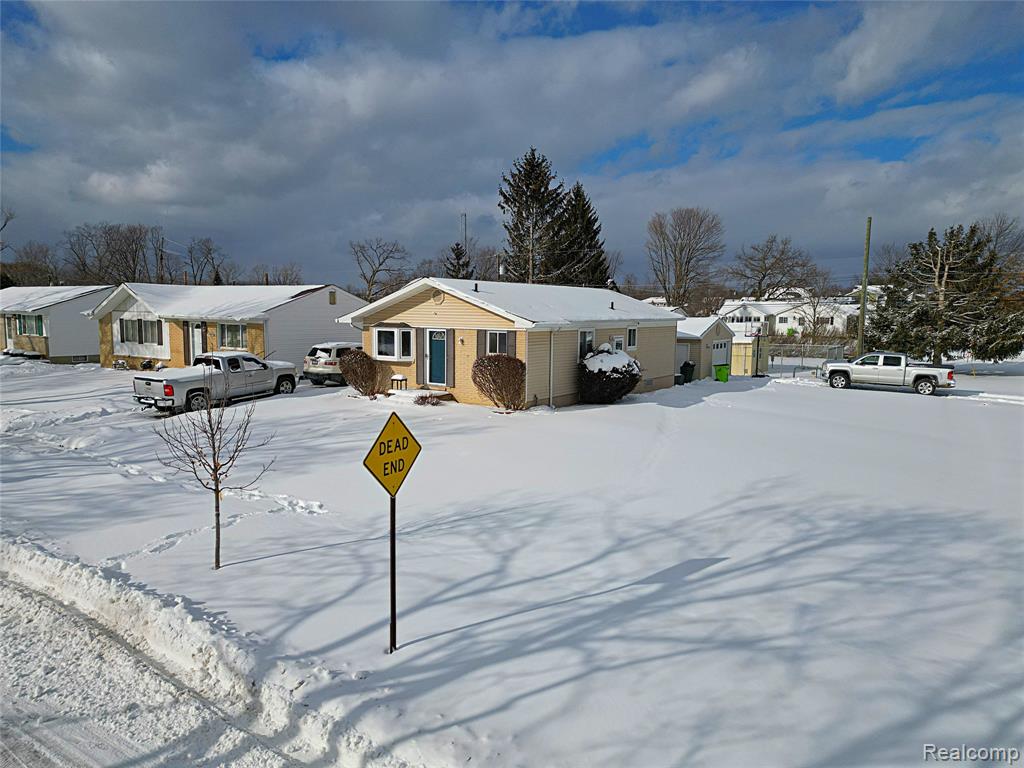 412 Cambridge Avenue, South Lyon, MI 48178 — Photo 2