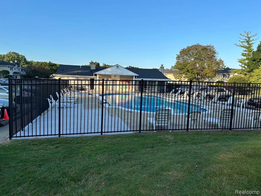 8719 GEORGE F BUNKER Boulevard, Sterling Heights, MI 48313 — Photo 3