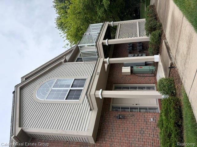14211 CHESAPEAKE Circle, Walled Lake, MI 48390