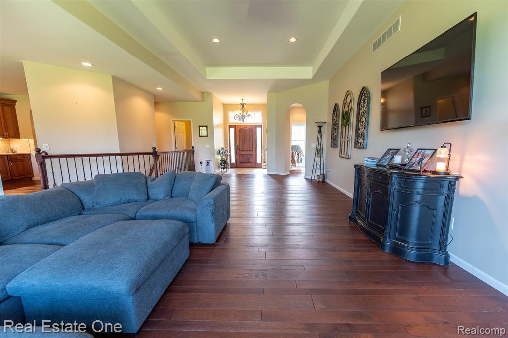 10125 Chase Lake Road, Fowlerville, MI 48836 — Photo 5