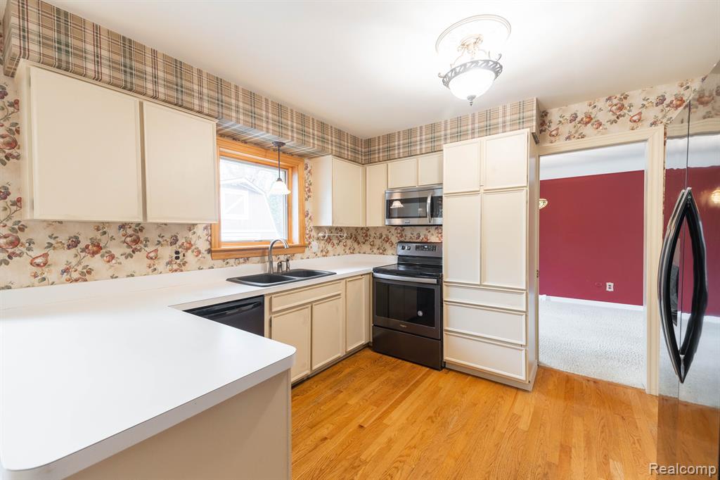 8064 WOOD Drive, Grosse Ile, MI 48138 — Photo 4