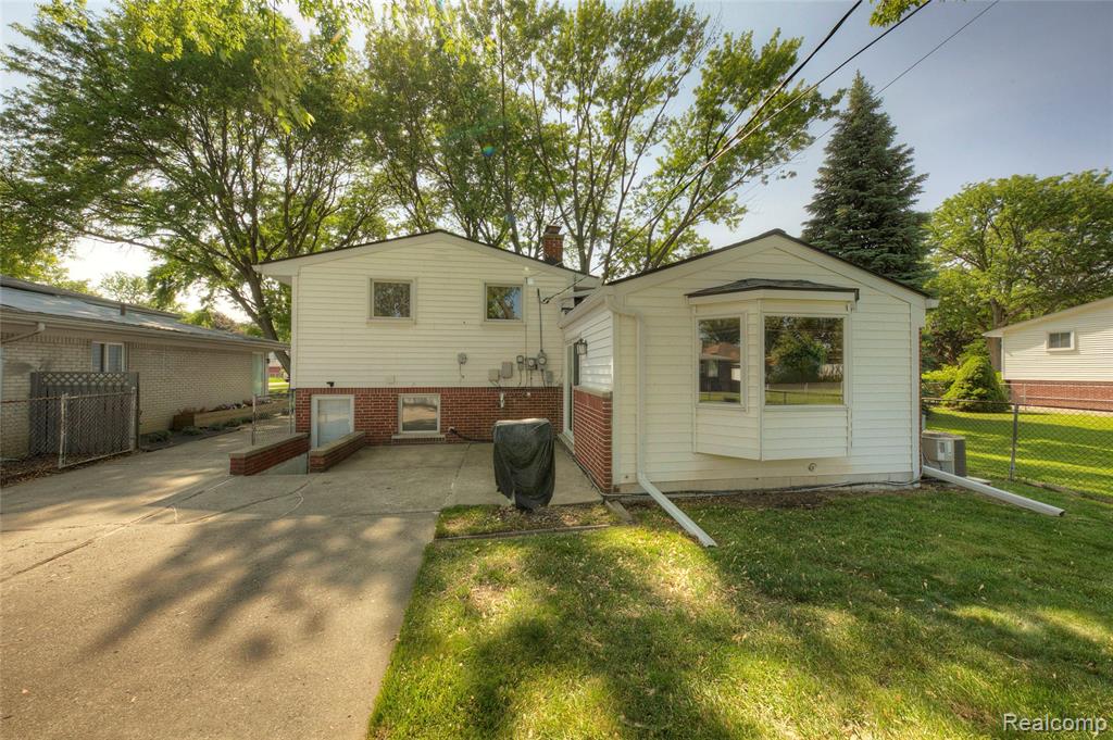5489 Academy Street, Dearborn Heights, MI 48125 — Photo 14