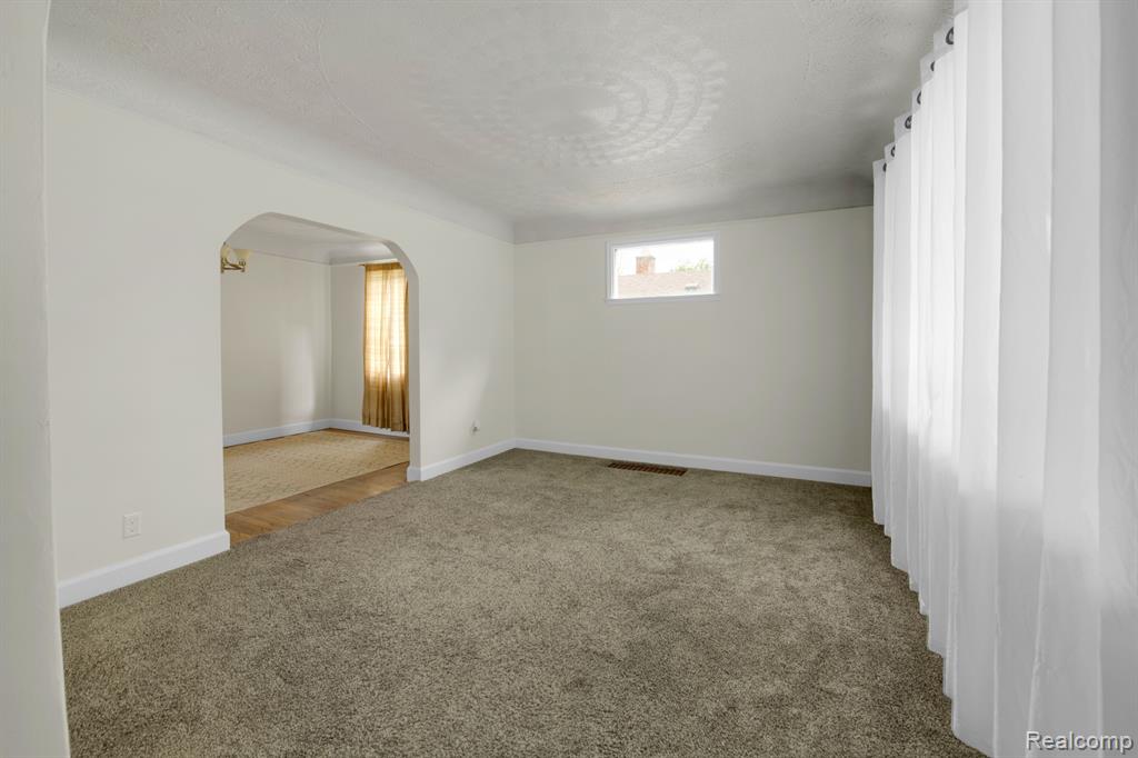4901 HARDING Street, Dearborn Heights, MI 48125 — Photo 8
