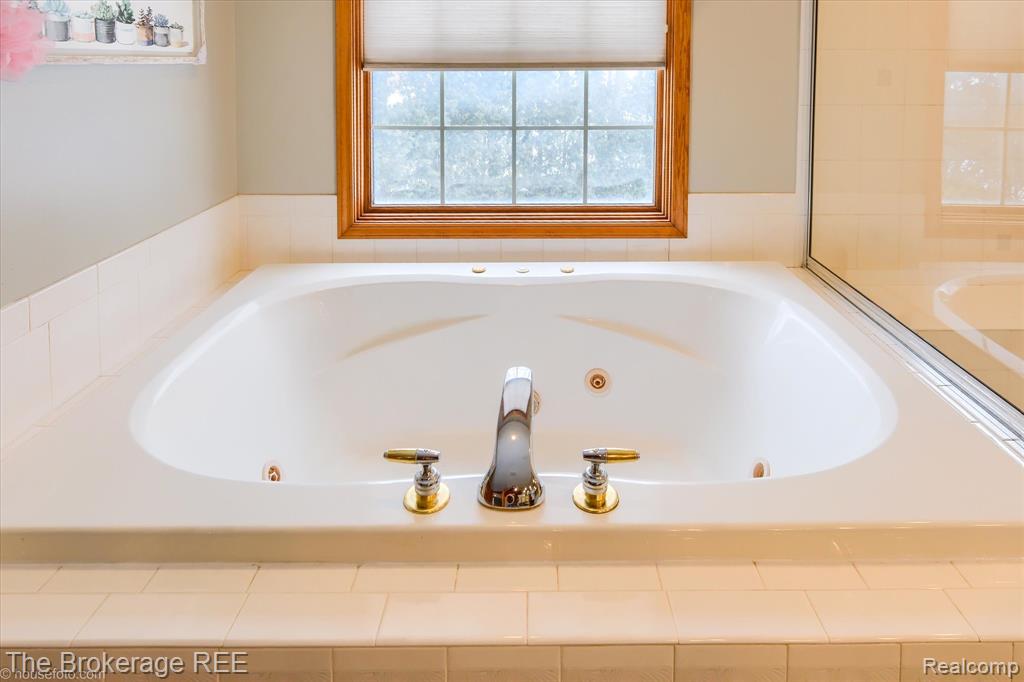 5475 Woodfield Parkway, Grand Blanc, MI 48439 — Photo 59