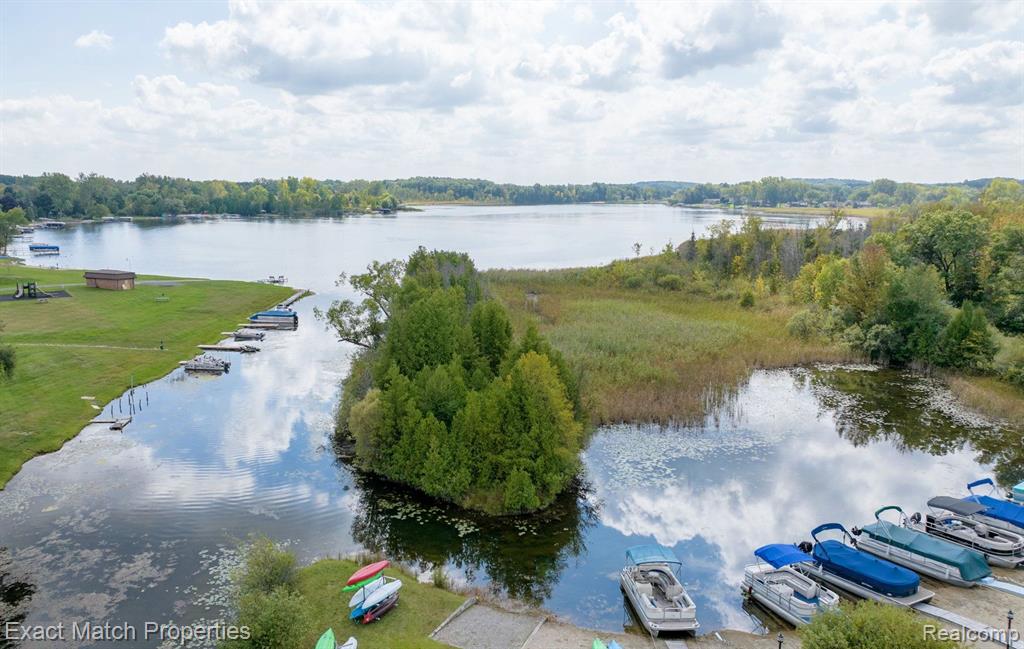 6896 NORTHCREST Way E, 15, Clarkston, MI — Photo 4