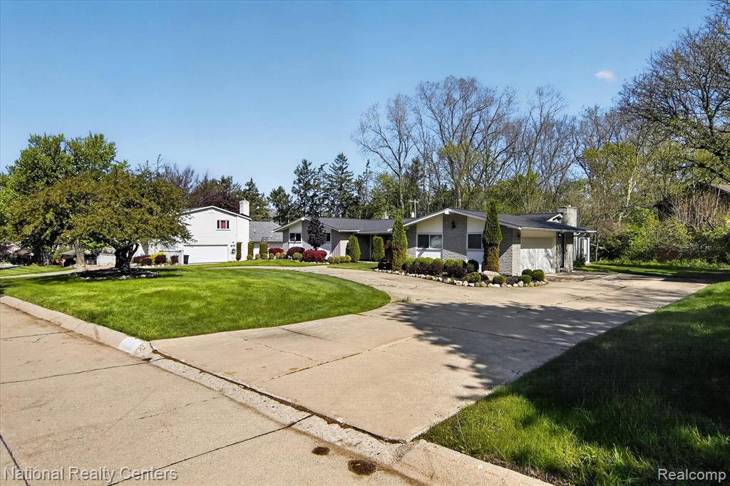 21730 Riverview Drive, Beverly Hills, MI 48025 — Photo 4
