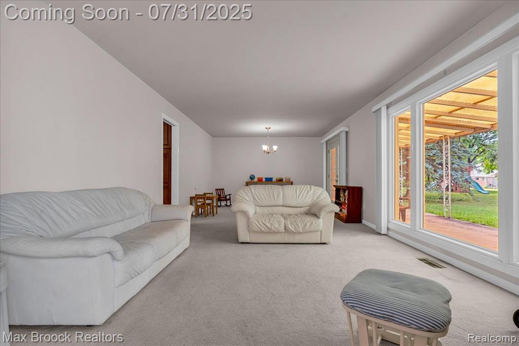 536 Fox River Drive, Bloomfield Hills, MI 48304 — Photo 9
