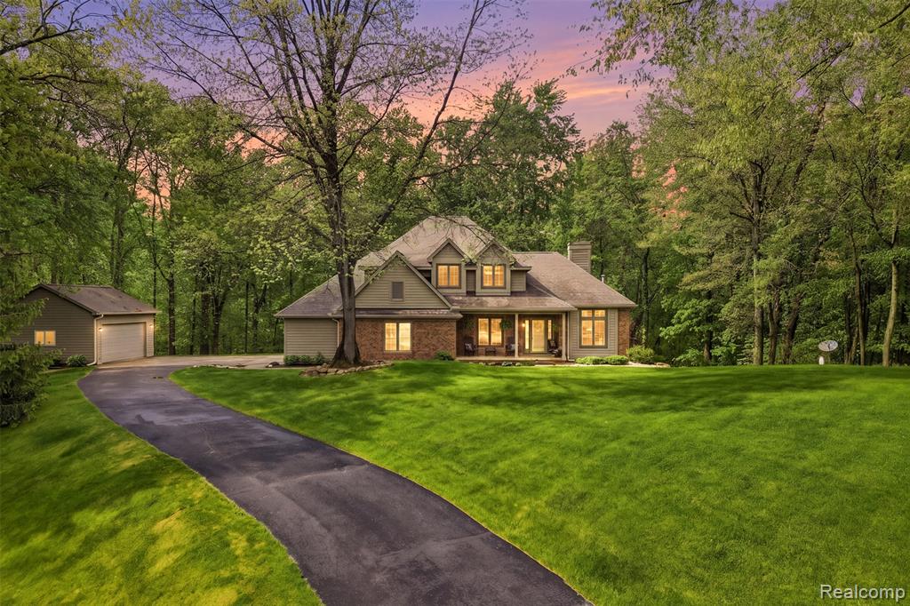 8235 Ironwood Drive, Pinckney, MI 48169 — Photo 2
