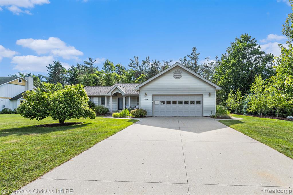 7524 Evergreen Ridge Drive, Harbor Springs, MI 49740 — Photo 4