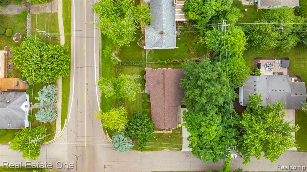 7241 Richardson Road, West Bloomfield, MI 48323 — Photo 38