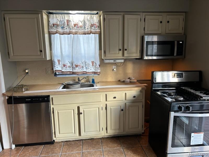 498 BIRD Avenue, Birmingham, MI 48009 — Photo 2