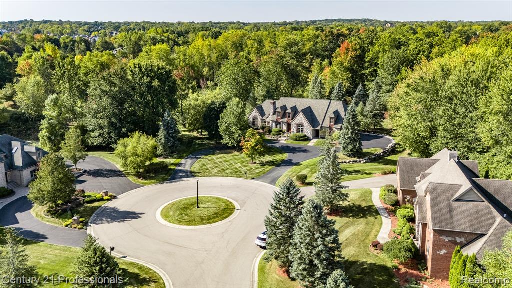 8242 Pine Hollow Court, Grand Blanc, MI 48439 — Photo 61