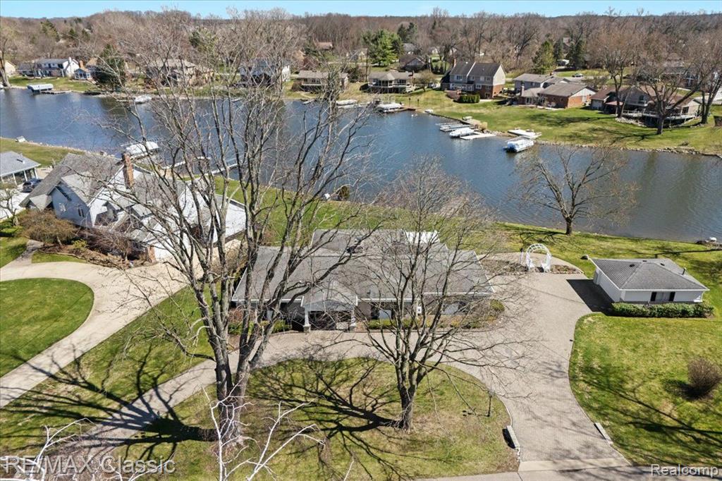 4718 SURFWOOD Drive, Commerce Twp, MI 48382 — Photo 2