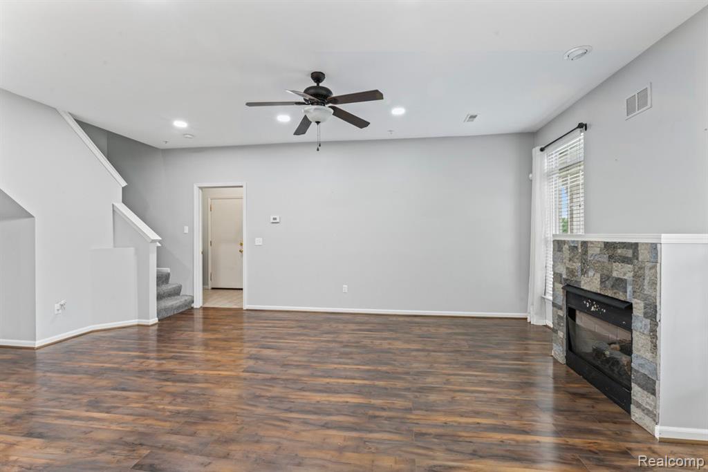 4109 ADDINGTON Drive, Commerce Twp, MI 48390 — Photo 5