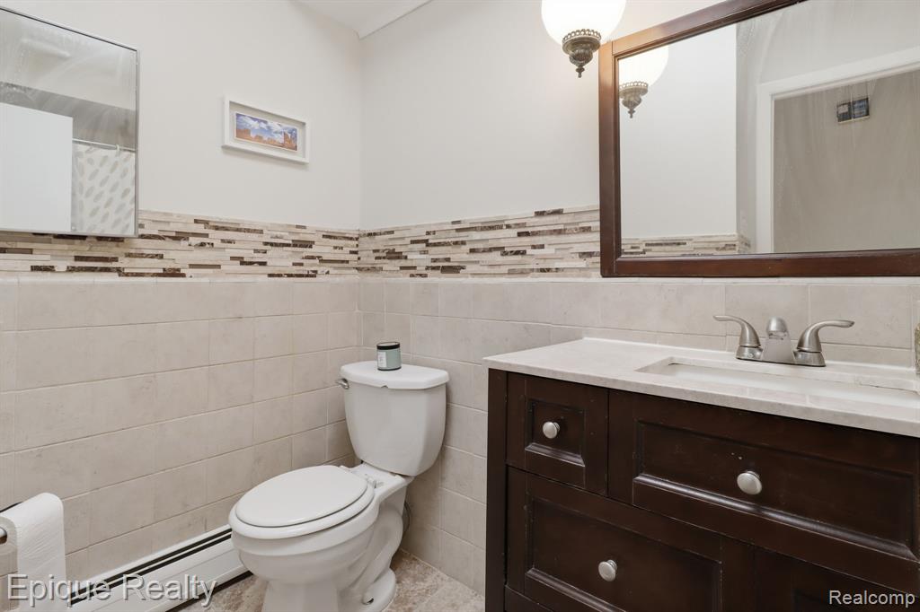 7335 Coach Lane, West Bloomfield, MI — Photo 22