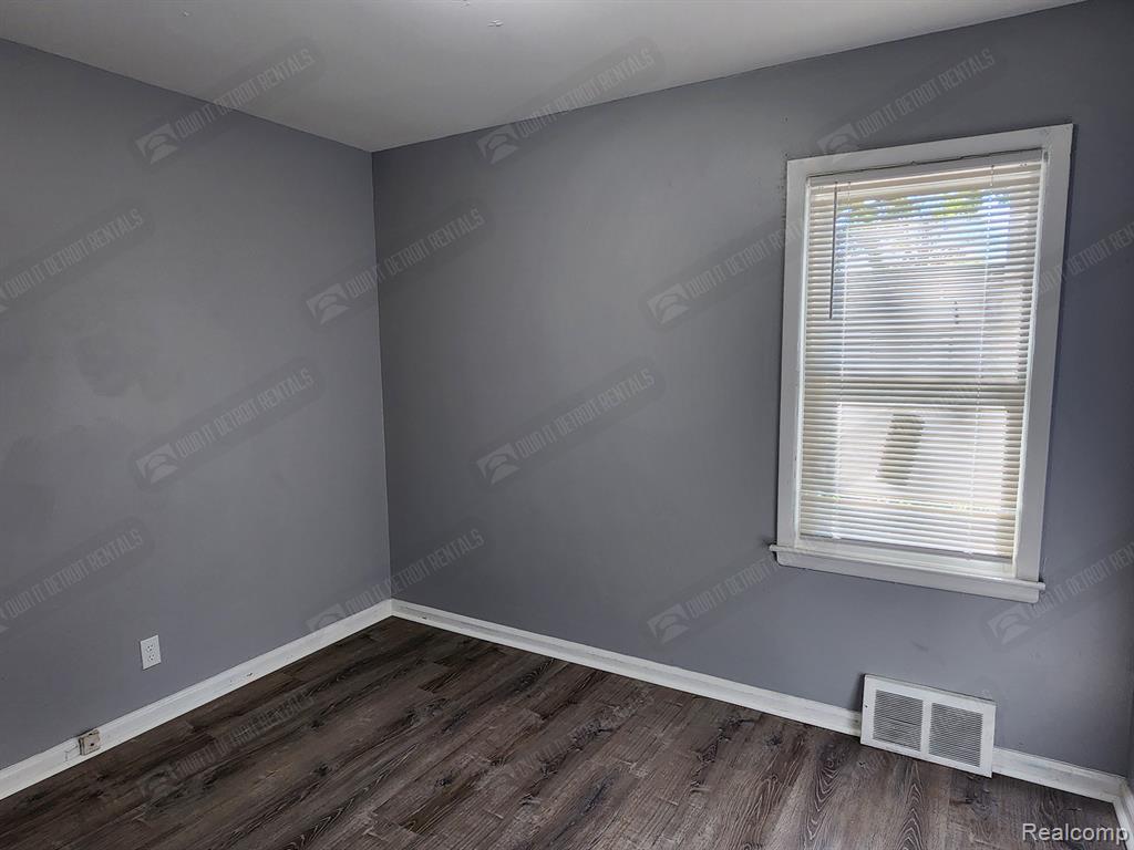 1139 S BASSETT Street, Detroit, MI 48217 — Photo 15