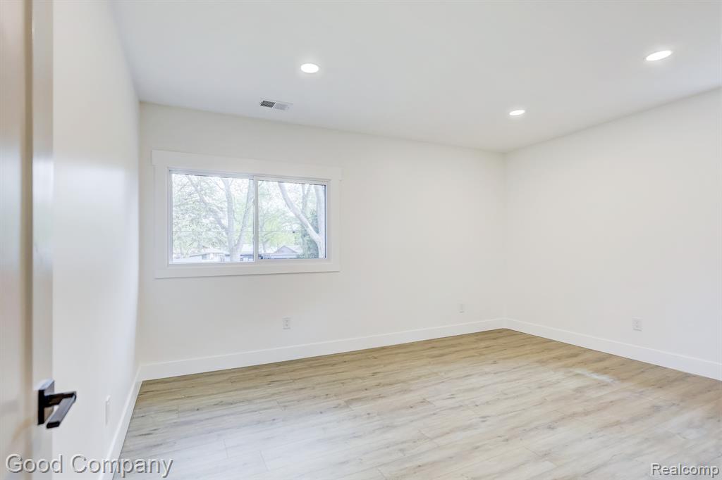 24250 Majestic Street, Oak Park, MI 48237 — Photo 34