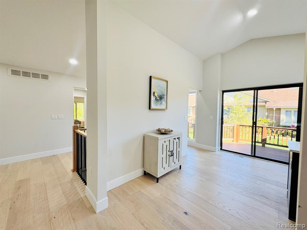5616 Hillcrest Circle W, West Bloomfield, MI — Photo 13