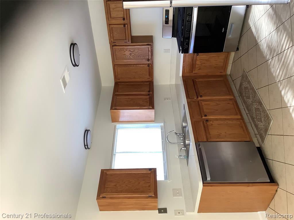 8468 Beatrice, Westland, MI — Photo 9