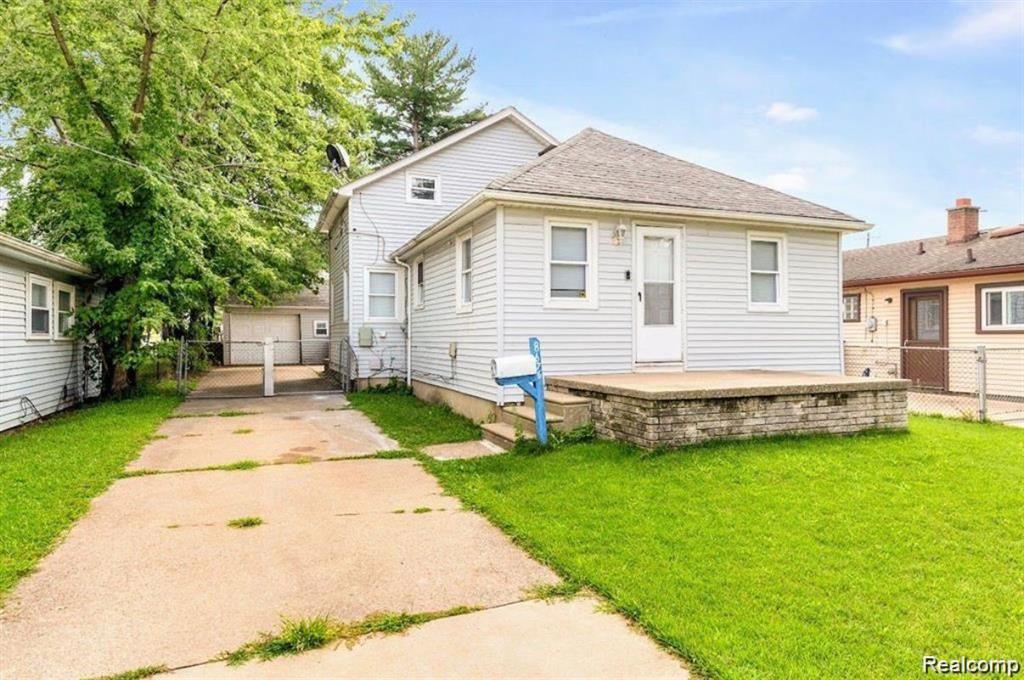 8676 Robindale Avenue, Dearborn Heights, MI 48127