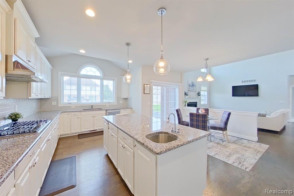 2441 BLACKWOOD, Canton, MI 48188 — Photo 18