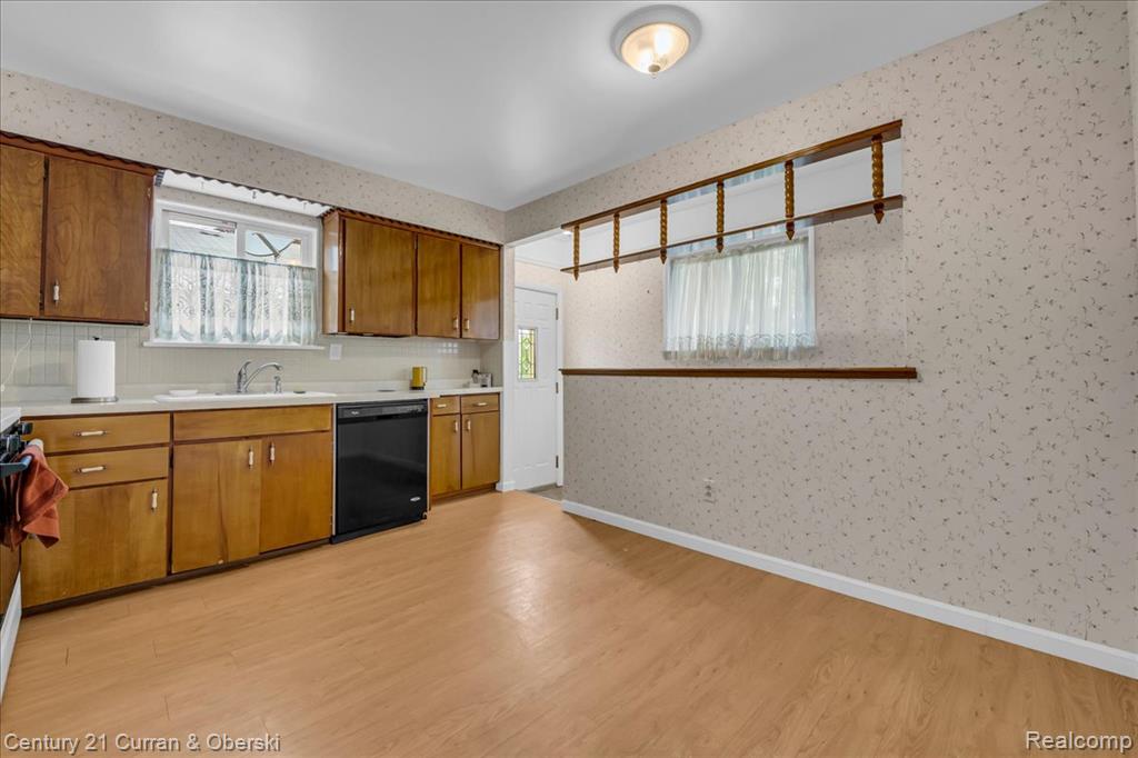 5965 Berwyn Street, Dearborn Heights, MI 48127 — Photo 5