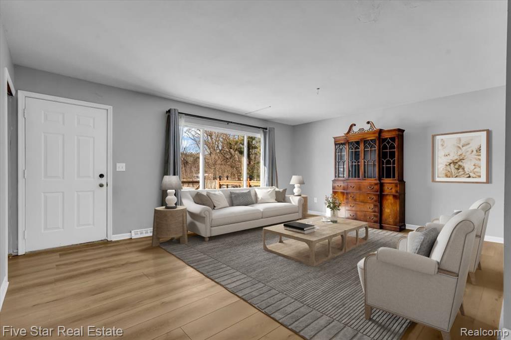 911 S Duck Lake Road, Milford, MI 48381 — Photo 19