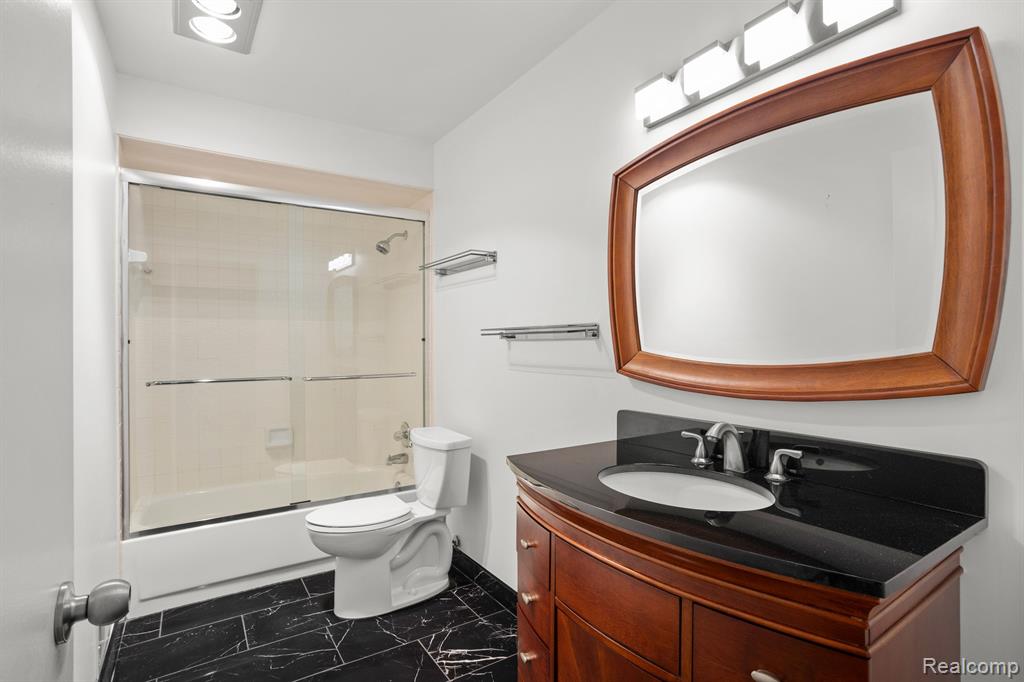 37161 DEER RUN Drive, Farmington Hills, MI 48331 — Photo 11