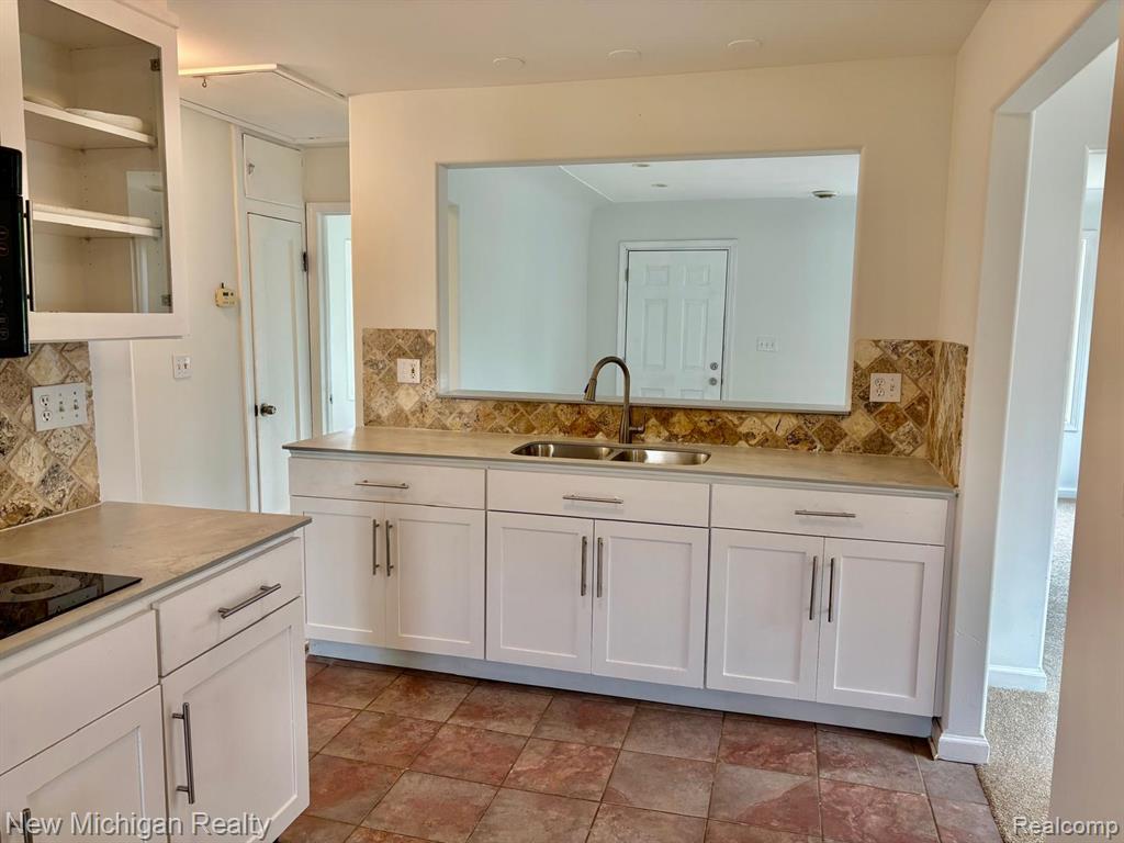 4469 S Saginaw Street, Burton, MI 48529 — Photo 16