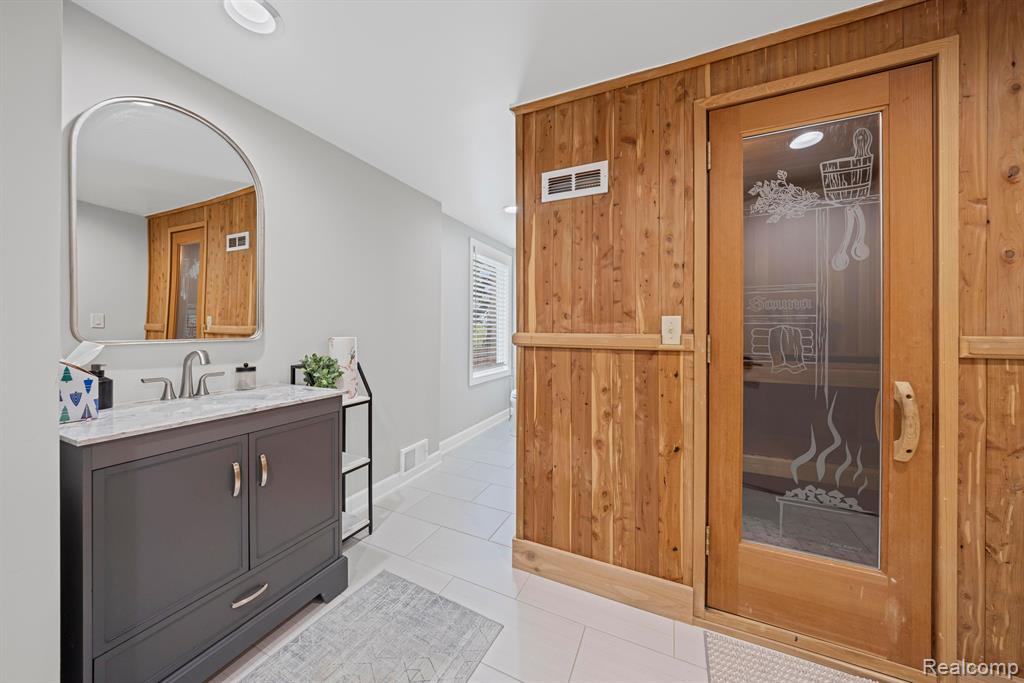 6127 WINCLIFF Drive, West Bloomfield, MI — Photo 43