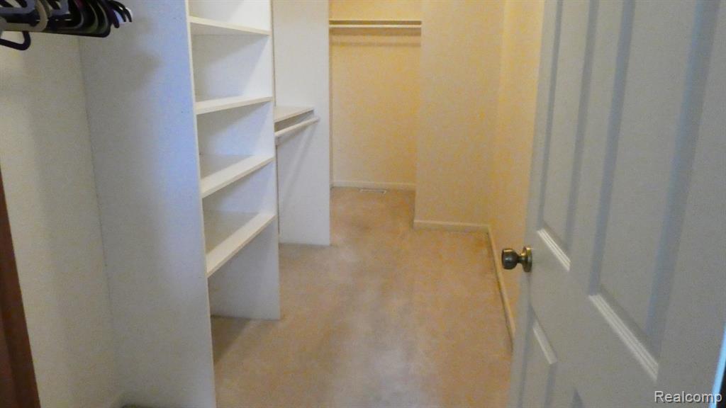 8051 Prestonwood Court, Flushing, MI 48433 — Photo 38