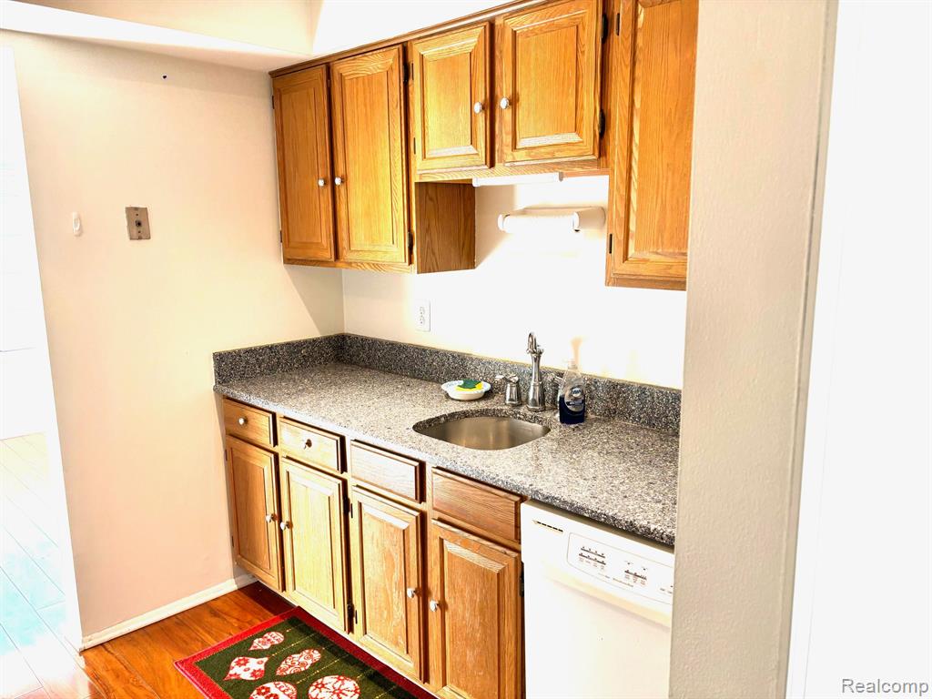 674 E FOX HILLS Drive, Bloomfield Hills, MI 48304 — Photo 3