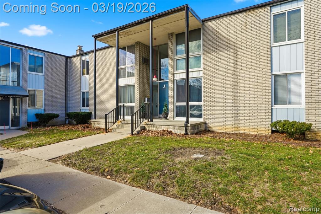 4030 W 13 Mile Road, J2, Royal Oak, MI 48073 — front exterior