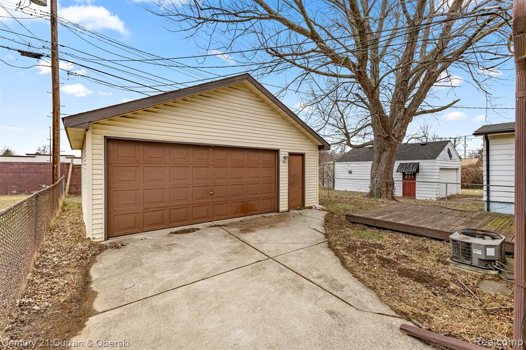 27423 Groveland Street, Madison Heights, MI 48071 — Photo 26