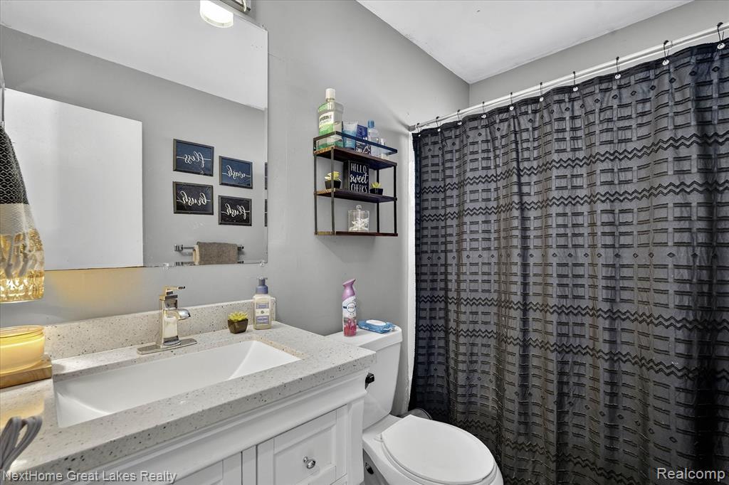 4444 Carmanwood Drive, Flint, MI 48507 — Photo 19