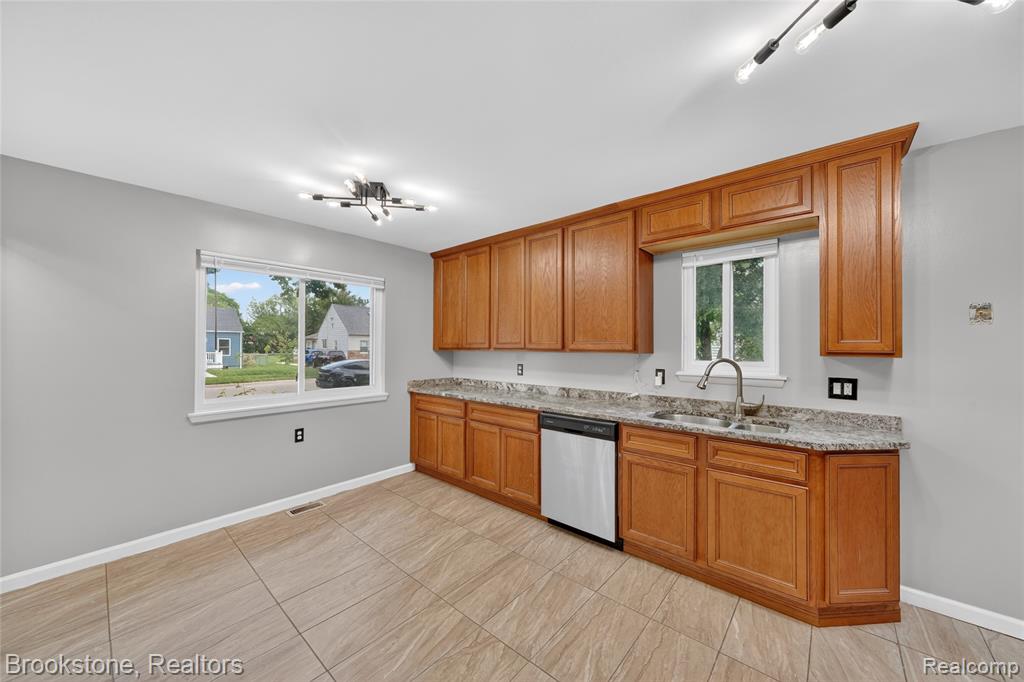 24915 Tallman Avenue, Warren, MI 48089 — Photo 9