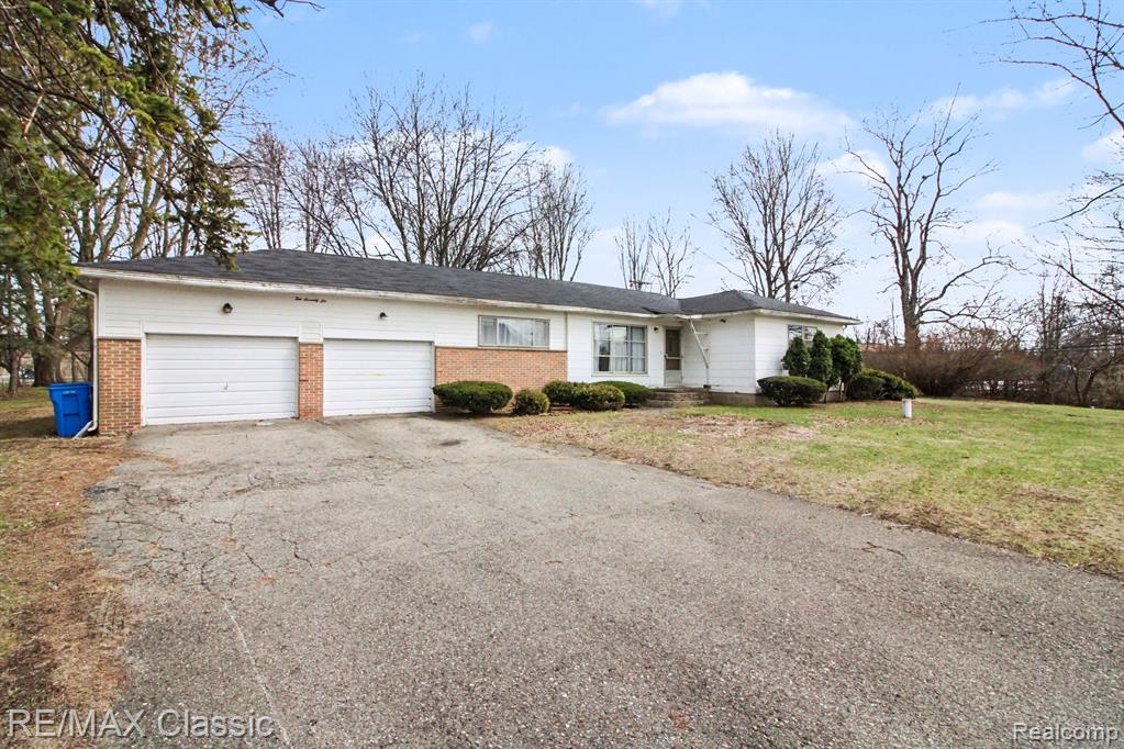 1076 Benstein Road, Commerce Twp, MI 48390 — Photo 22