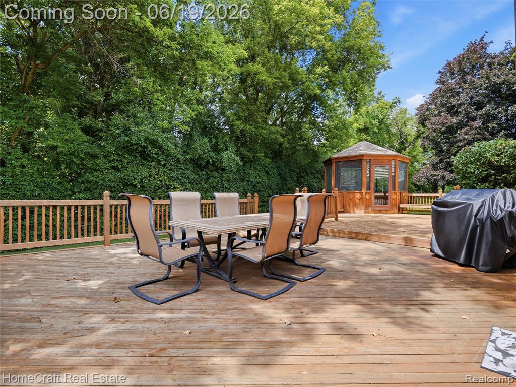 8829 WOODBERRY Road, Plymouth, MI 48170 — Photo 32