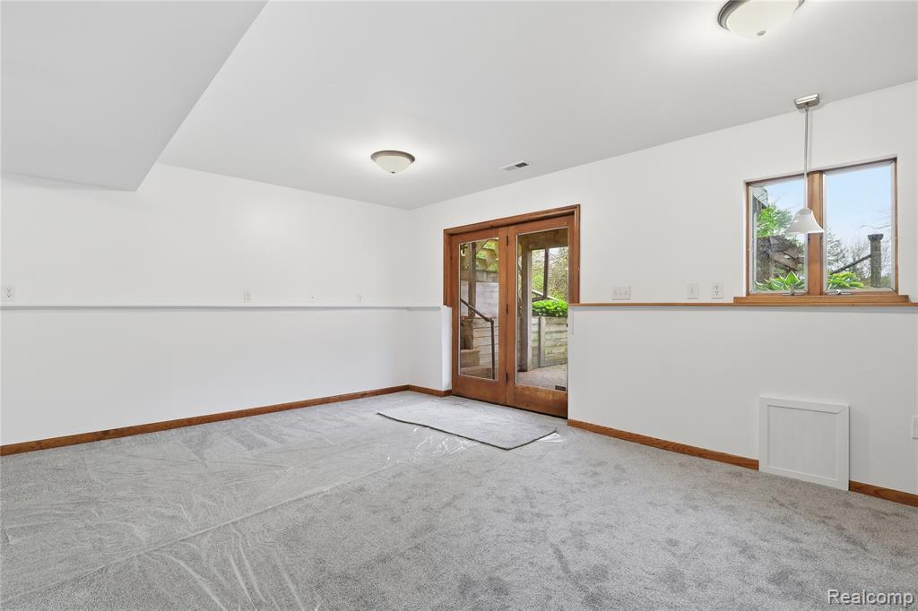 2465 Egelston Avenue, Burton, MI 48509 — Photo 32