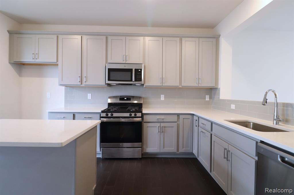 49575 LANTERN Way, Canton, MI 48188 — Photo 11