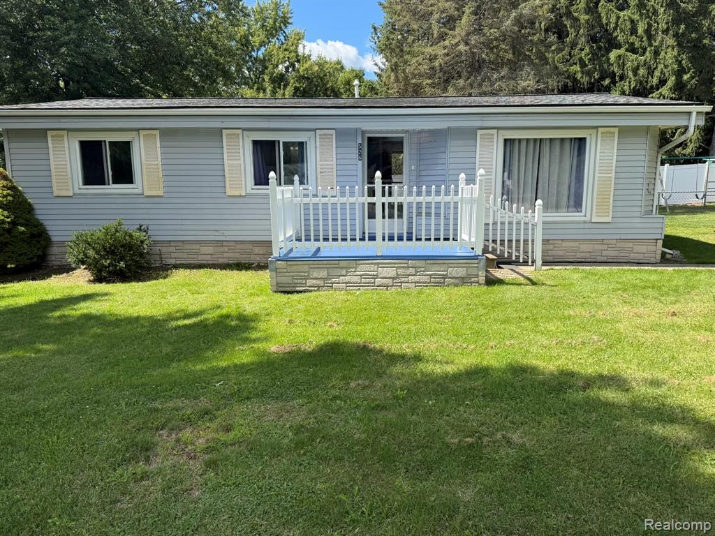 526 Cherokee Bend, Howell, MI 48843 — front exterior