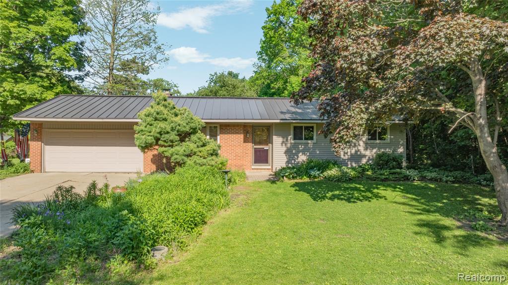 760 Waterbury Road, Highland, MI 48356 — front exterior