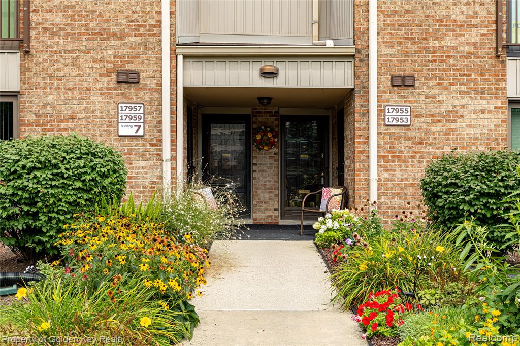 17955 University Park Drive, Livonia, MI 48152