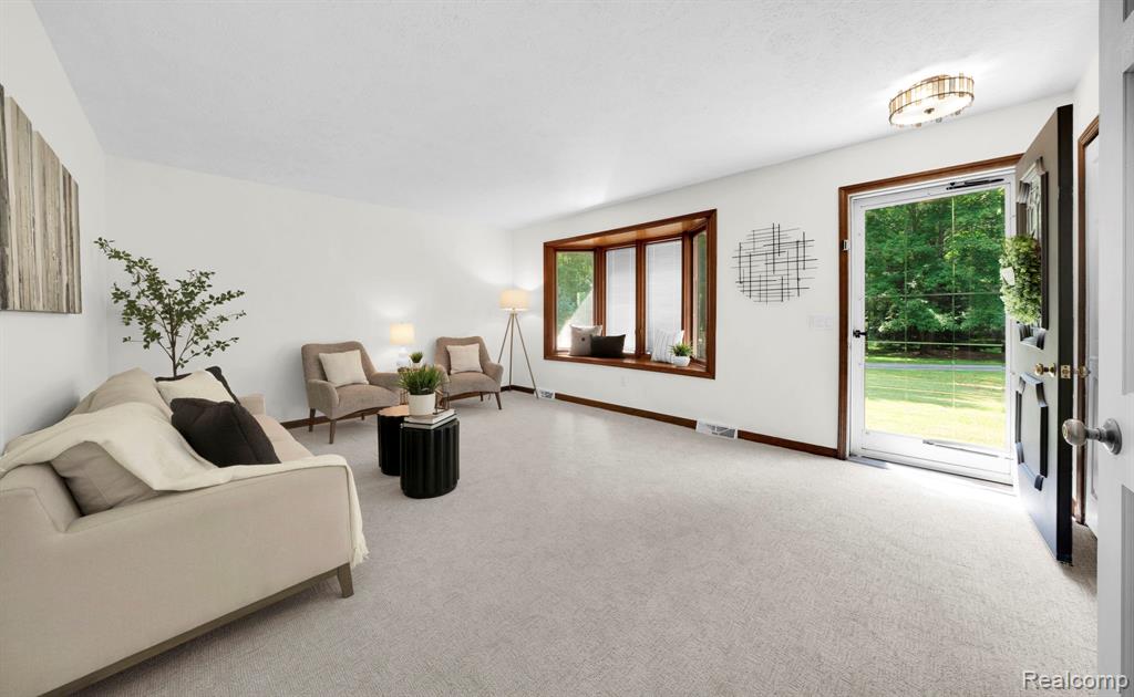 940 W Predmore Road, Oakland, MI — Photo 9