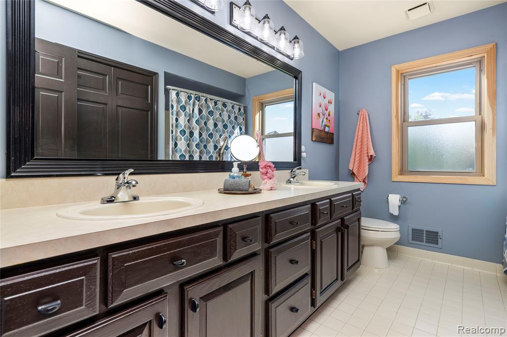 53961 Sutherland Court, Utica, MI 48316 — Photo 56